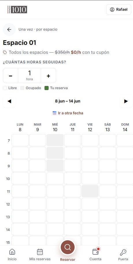 Pantalla de la app de Espacio 1010: elegís espacio, día y hora y reservás desde el celular